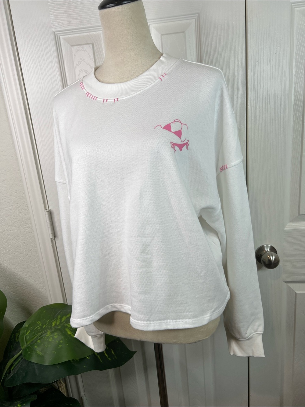 wild fable White Crewneck Cropped Sweater Size L